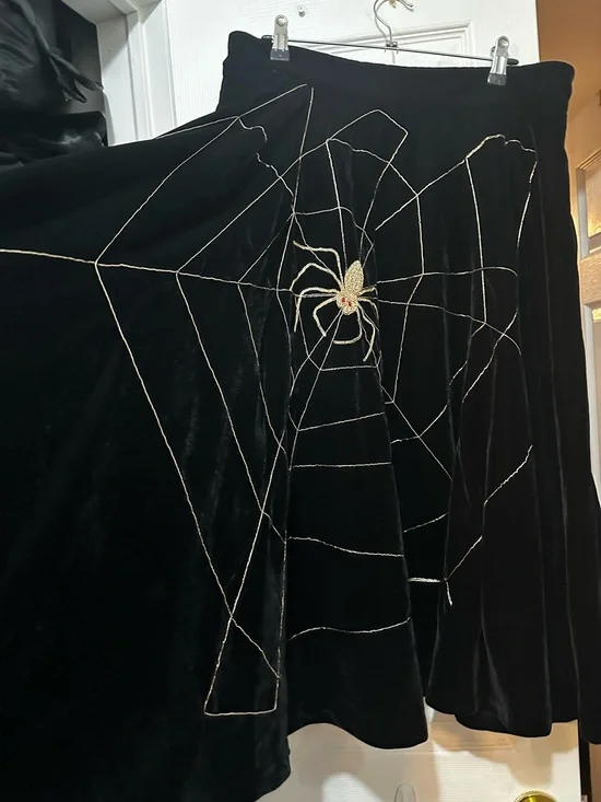 A Spider's Kiss Skirt by La Femme en Noir NWT - Picture 6 of 13